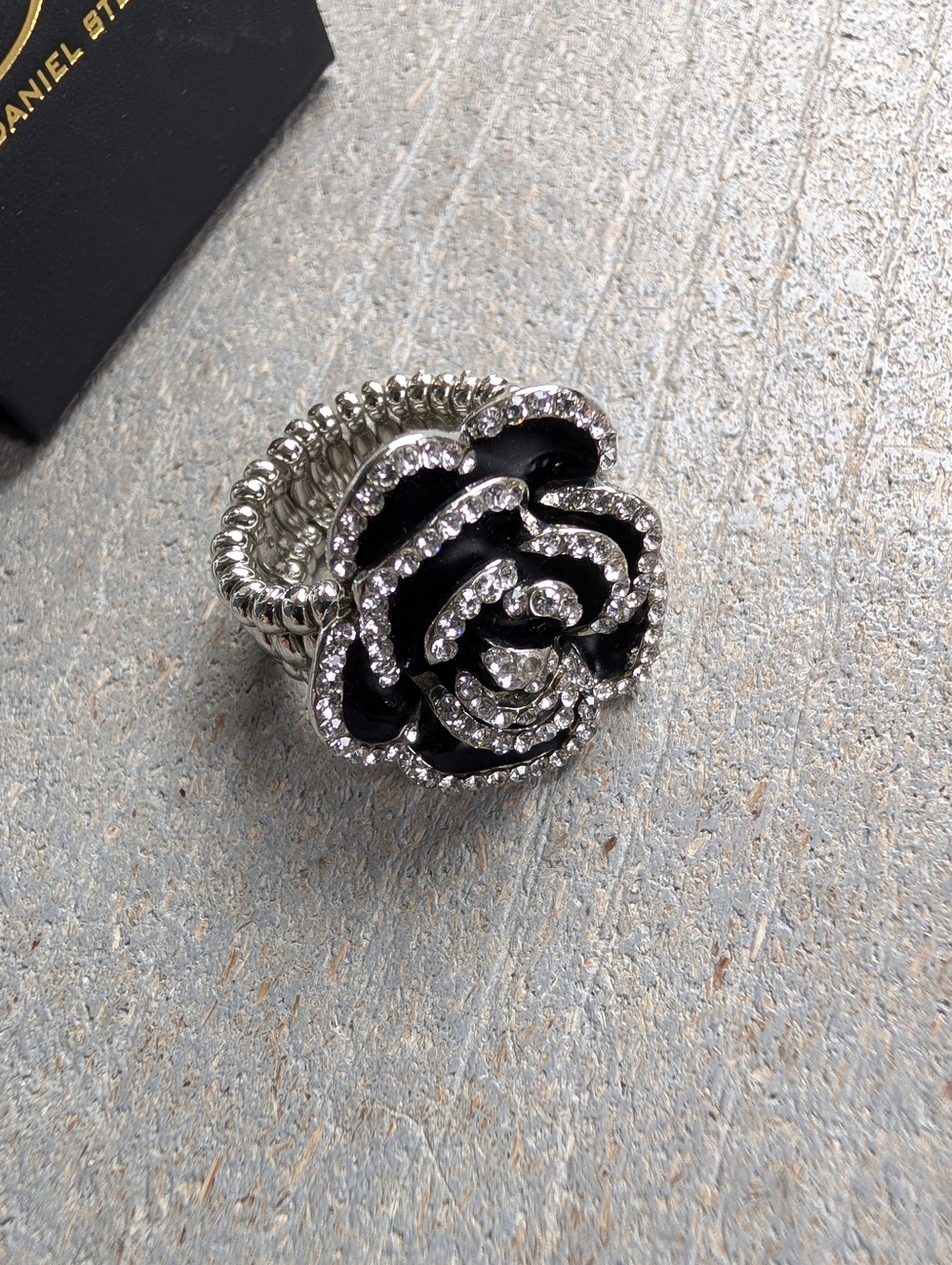 Daniel Steiger Stretch Ring Crystal Rose Adjustable Silver Tone Statement Ring - Picture 3 of 4